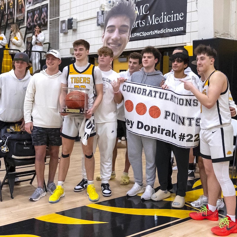 Boys Basketball Recap: <a href="/jdope_22/">Joey Dopirak</a> eclipses 1,000 career points, <a href="/NAboysbball/">NA Boys Basketball</a> secures playoff berth in 72-53 win over Pine-Richland.

🔗- athletics.northallegheny.org/news/joey-dopi…