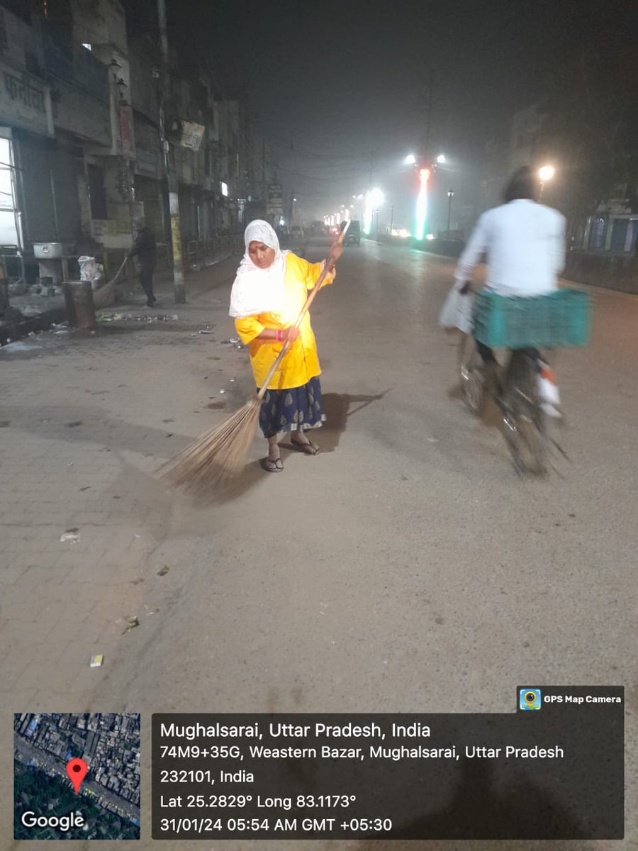 npppddun's tweet photo. हर गली, हर मोहल्ला,हर सड़क टीम नगर पालिका परिषद् पंडित दीनदयाल उपाध्याय नगर चंदौली के स्वच्छता मित्र अपने कार्यों में मुस्तैद। 
#स्वच्छभारतअभियान #swachhsurvekshanpddun #roadsweeping #roadcleaning #swachhsurvekshan2024pddun https://t.co/tvQQh06ix5