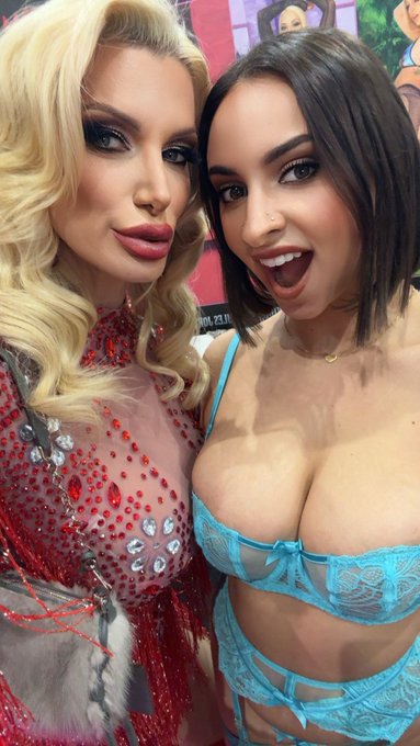 RT- Amazing time at the AVN Expo @AEexpo with the Hottest ❤️&zwj;🔥@SyrenDeMerXXX @HaileyRoseFucks @Kaiia_Eve<a class="tags" href="/tag/aeexpo">@aeexpo</a><a href="/tag/avnshow"class="tags"><span>#avnshow</span></a><a href="/tag/avnexpo2024"class="tags"><span>#avnexpo2024</span></a>