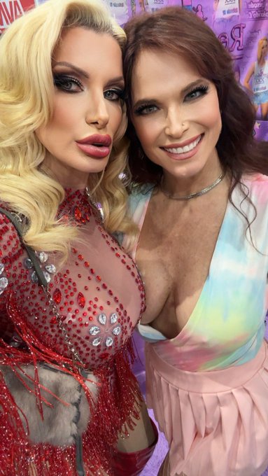 RT- Amazing time at the AVN Expo @AEexpo with the Hottest ❤️&zwj;🔥@SyrenDeMerXXX @HaileyRoseFucks @Kaiia_Eve<a class="tags" href="/tag/aeexpo">@aeexpo</a><a href="/tag/avnshow"class="tags"><span>#avnshow</span></a><a href="/tag/avnexpo2024"class="tags"><span>#avnexpo2024</span></a>