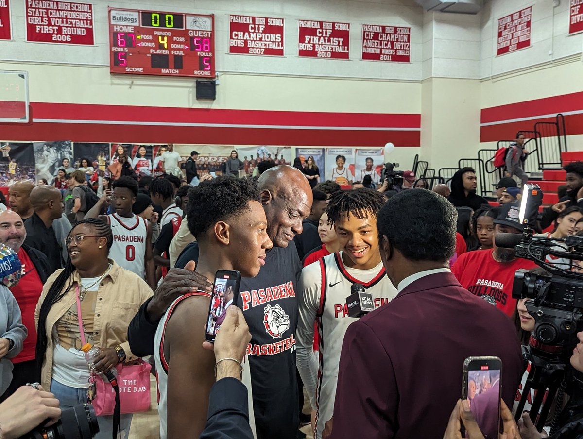 Michael Cooper with <a href="/CbsLos/">CBS News Los Angeles</a> legend Jim Hill and <a href="/PasHSBulldogs/">Pasadena High School</a> seniors Jovan Jester and Gavin Hollins-Law. <a href="/Tarek_Fattal/">Tarek Fattal</a> <a href="/SGVNSports/">Fred J. Robledo 👨🏻‍💻</a>