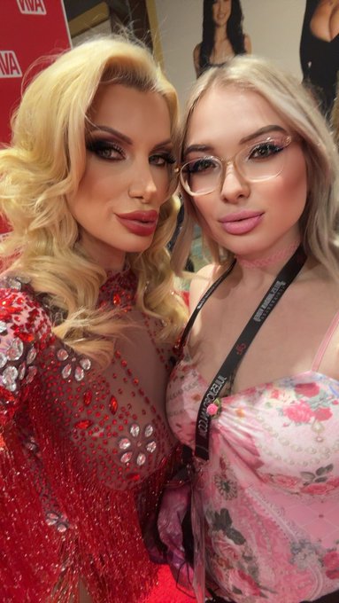 RT- Amazing time at the AVN Expo @AEexpo with the Hottest ❤️&zwj;🔥@SyrenDeMerXXX @HaileyRoseFucks @Kaiia_Eve<a class="tags" href="/tag/aeexpo">@aeexpo</a><a href="/tag/avnshow"class="tags"><span>#avnshow</span></a><a href="/tag/avnexpo2024"class="tags"><span>#avnexpo2024</span></a>