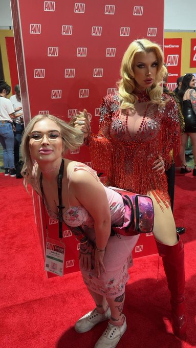 RT- Amazing time at the AVN Expo @AEexpo with the Hottest ❤️&zwj;🔥@SyrenDeMerXXX @HaileyRoseFucks @Kaiia_Eve<a class="tags" href="/tag/aeexpo">@aeexpo</a><a href="/tag/avnshow"class="tags"><span>#avnshow</span></a><a href="/tag/avnexpo2024"class="tags"><span>#avnexpo2024</span></a>