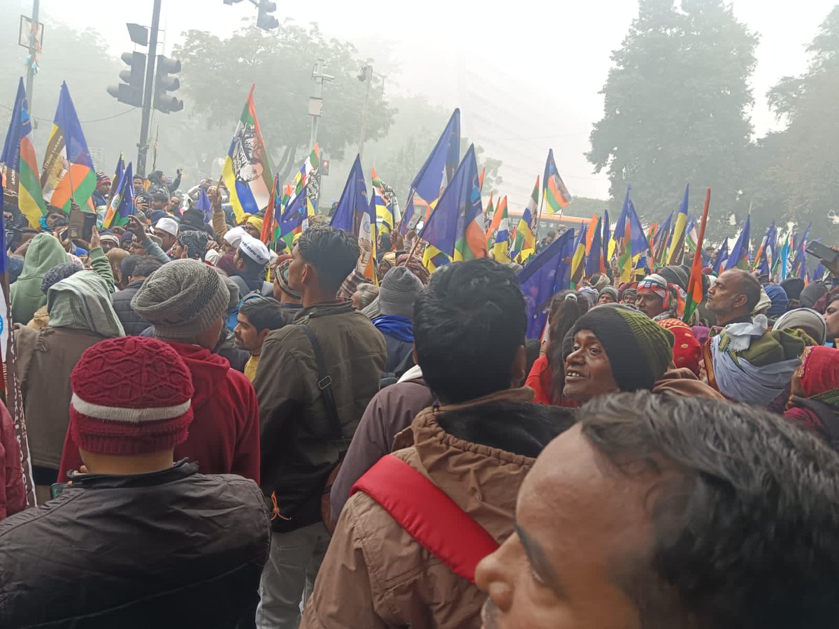 वोट हमारा EVM तुम्हारा नहीं चलेगा नहीं चलेगा!!! 

#चुनाव_आयोग_पर_महामोर्चा