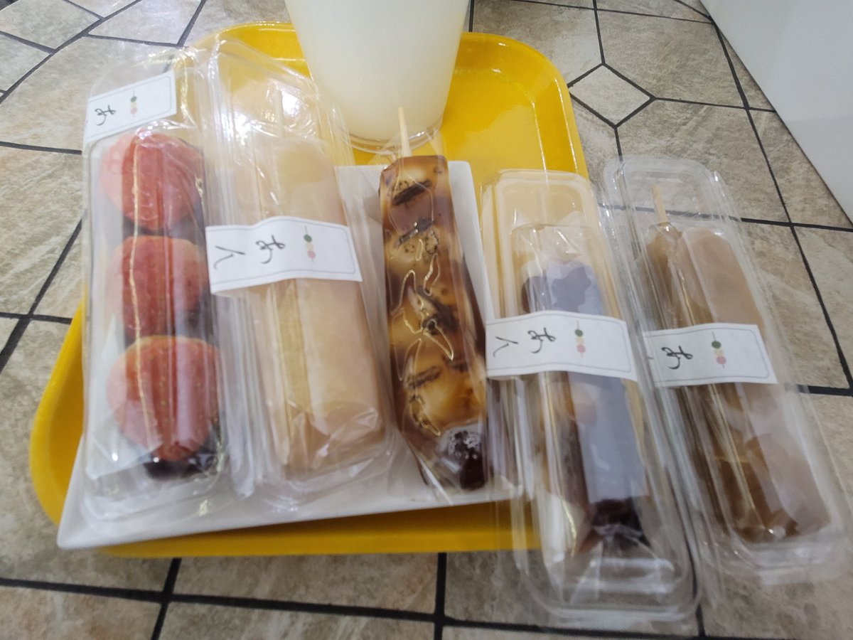 gagdajd's tweet photo. 강남구청-앙꼬
1타-레몬당고 - 상큼한 백앙금
2타-미타라시- 좋은 굳기소스
3타-콩당고-콩앙금이 꽤 깔끔
4타-이소베-짭짤함
딸기당고는 맛이 떠올라서 안먹어봄
당고경단의 수준은 역대급(국내기준)
점수로치면 현지 소규모 당고집
가격대-1입 1500~2500 
음료조합 - 카루피스(시큼함+단맛이 절묘) https://t.co/l8gWdSUzIk