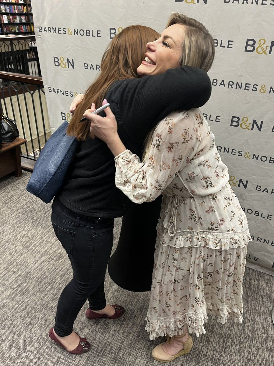 KatelynMallone's tweet photo. Thank you so so much @crystalhefner for autographing my book and being so kind to me.  Thank you for the hugs.  It was an honor meeting you tonight.  #crystalhefner #barnesandnoble #thegrovela https://t.co/jIR482Bpb9