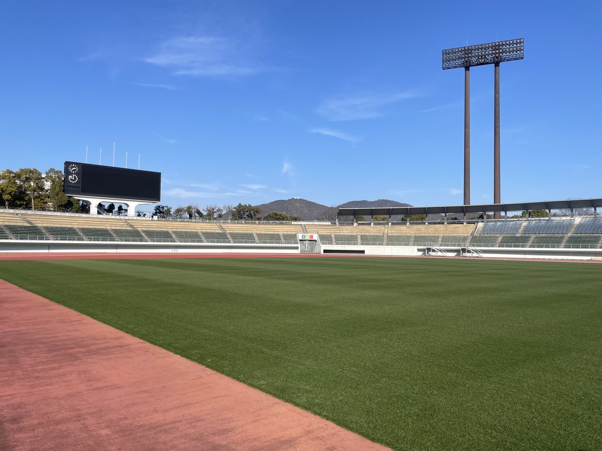 Shizuoka_FA_Ref's tweet photo. 審判委員会発行の機関誌10Y(テンヤード)のインタビュー取材で岐阜県へ‼️

今回表紙を飾るのは元1級PRで東海RDOの村上伸次さんです⚽️

天気も晴天に恵まれとても良い環境で撮影📸インタビューができました☀️

5月頃SFA登録審判員、インストラクターへ配布予定！
お楽しみに📖´-

 #10Y
 #審判委員会 https://t.co/YyTKptSNNd