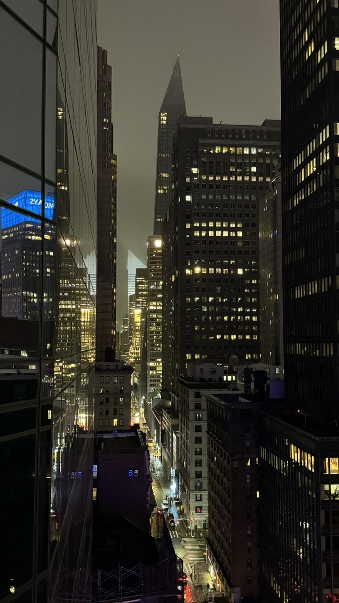I just hit lifetime Diamond today and @HiltonHonors rewards us with a suite with a huge balcony in Midtown NYC. The views are awesome. I really appreciate the hospitality.