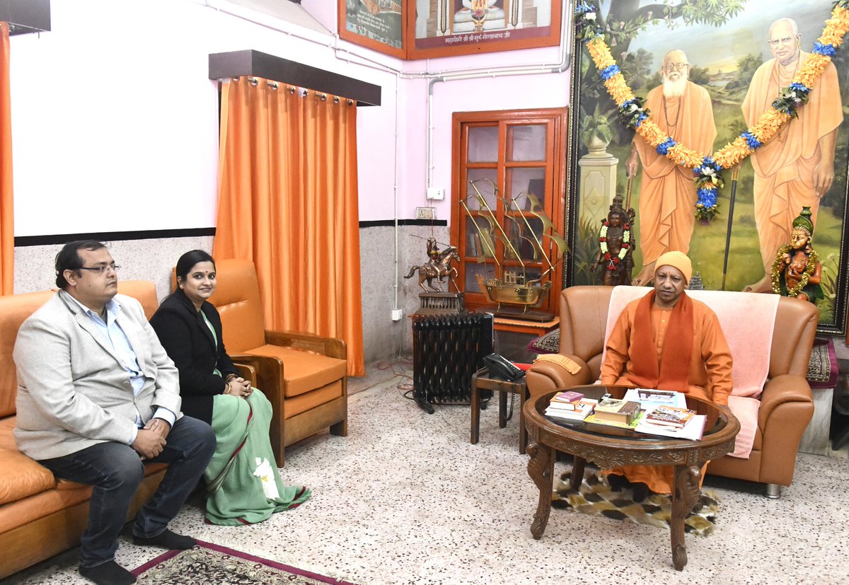 pandeyroh's tweet image. श्री अयोध्या धाम में प्रभु श्री राम के भव्य प्राण प्रतिष्टा के पष्चात उत्तर प्रदेश के लोकप्रिय मुख्यमंत्री पुज्य योगी आदित्यनाथ जी महाराज के गोरखपुर प्रथम आगमन पर आज गोरखनाथ मंदिर मे  उनका  आशिर्वाद  मेरे परिवार को मिला |  

                      lll जय  श्री राम lll