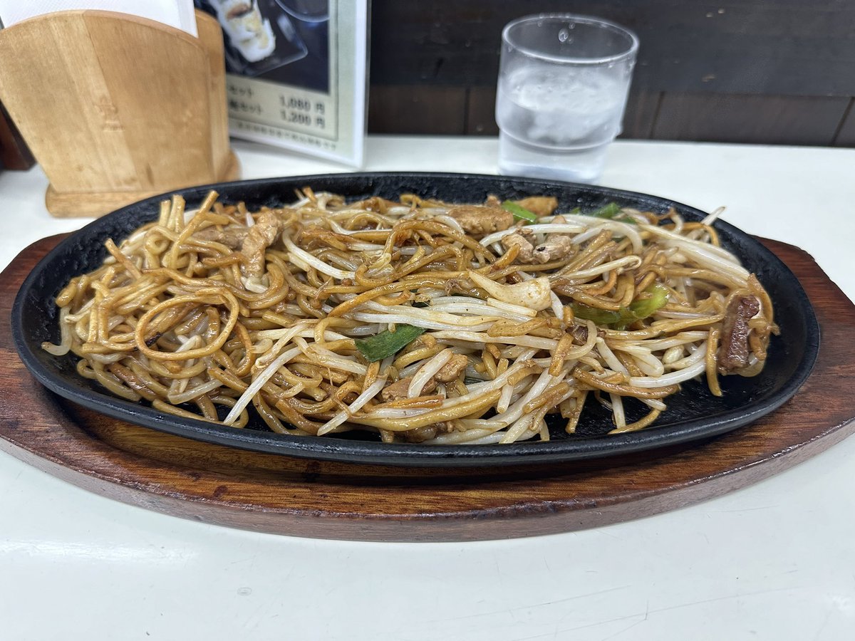 revanln's tweet photo. #日田焼きそば

これで普通盛！
��馳走様でした〜 https://t.co/KlmSCaEmwF