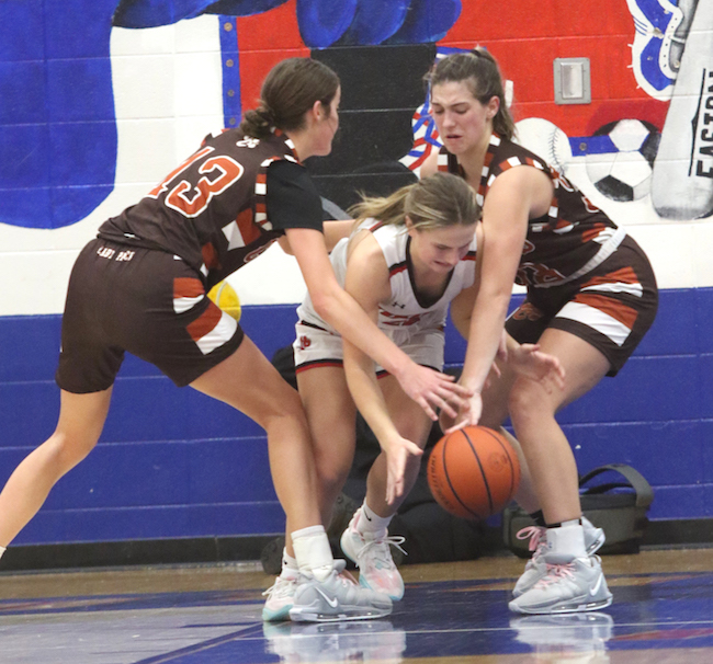 TheManiacHiker's tweet photo. GirlsBB-South Spencer Sectional-Crawford County 43, North Posey 36...Crawford County-Skylar Howell and Maddyson Sturgeon 10 points each...North Posey-Alyssa Heath 11.....Crawford County improves to 18-6, North Posey ends at 9-15... https://t.co/Y1w59eDdHw