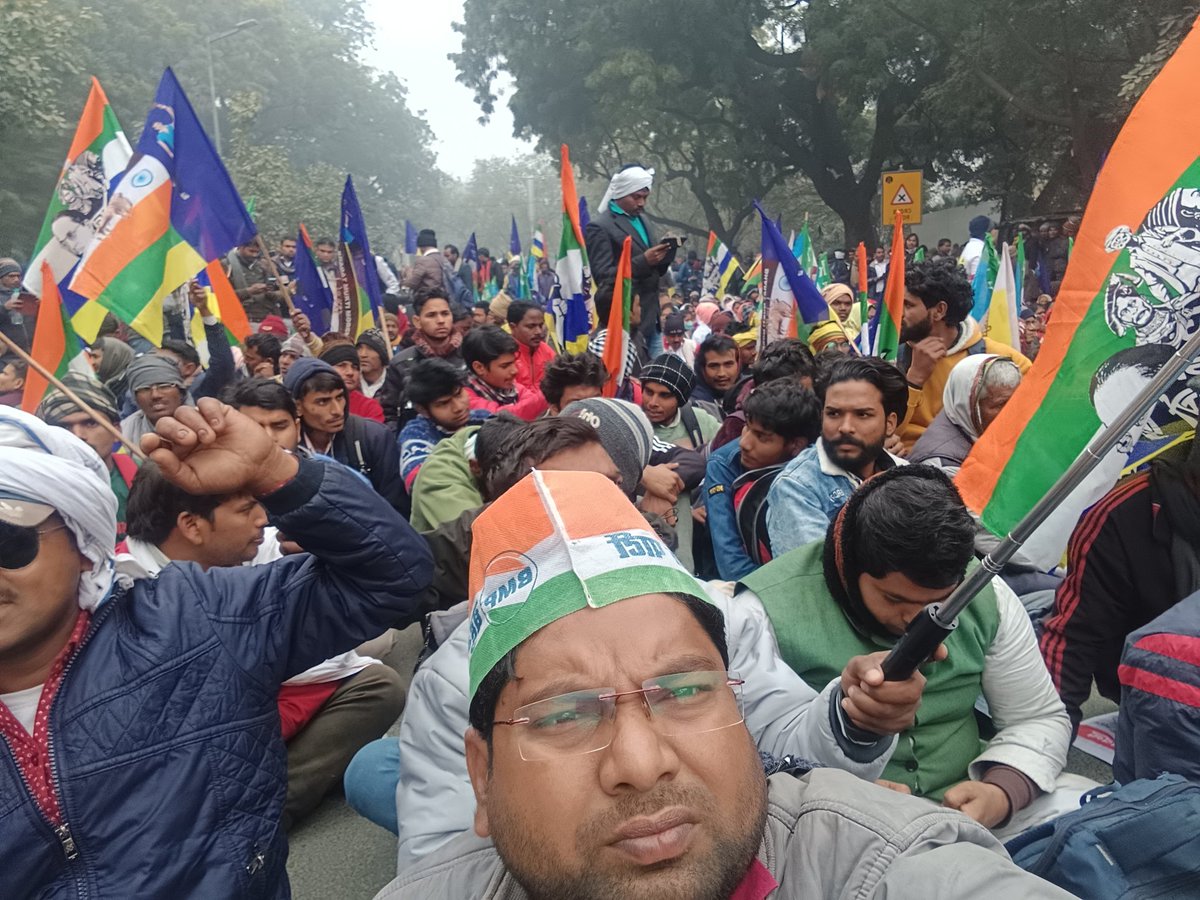 ईवीएम मशीन चोर है चुनाव आयोग चोरों का सरदार है
#चुनाव_आयोग_पर_महामोर्चा