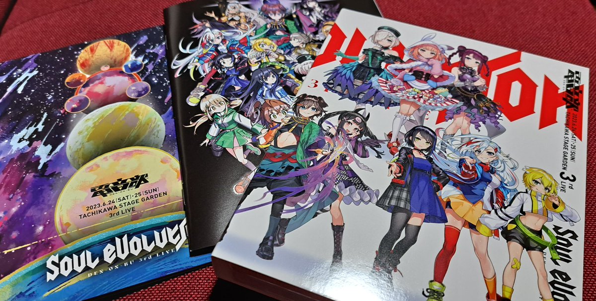 HARUKI_wgb's tweet image. \(๑´ω`๑)/🎶
電音部Blu-ray届いたぁ！
昨年の合同3rd LIVE
Soul evolutionのBlu-ray💿

ディスク4枚＆特典CD
ブックレットのお写真も
めっちゃ綺麗だったぁ✨

…とりあえず今から前夜勤に出勤だし
仕事から帰ってきてから楽しもう
♪( 'ω' و(و "
#電音部
#Soulevolution