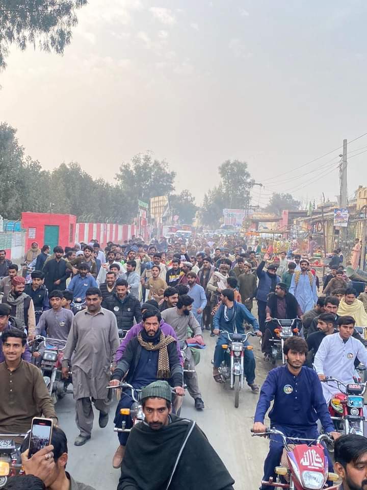 waseemgashkori's tweet photo. شکریہ محمودکوٹ کی غیور عوام.... ❤
یہ تو صرف ٹریلر ہے فلم جمعہ کو ہو گی 
🦅
تیار ہو محمودکوٹ انشااللہ ملے گے جمعہ کو 
✌️❤️
#PP277 
#IPP 
@GashkoriNiaz https://t.co/YyrSEfUfCz