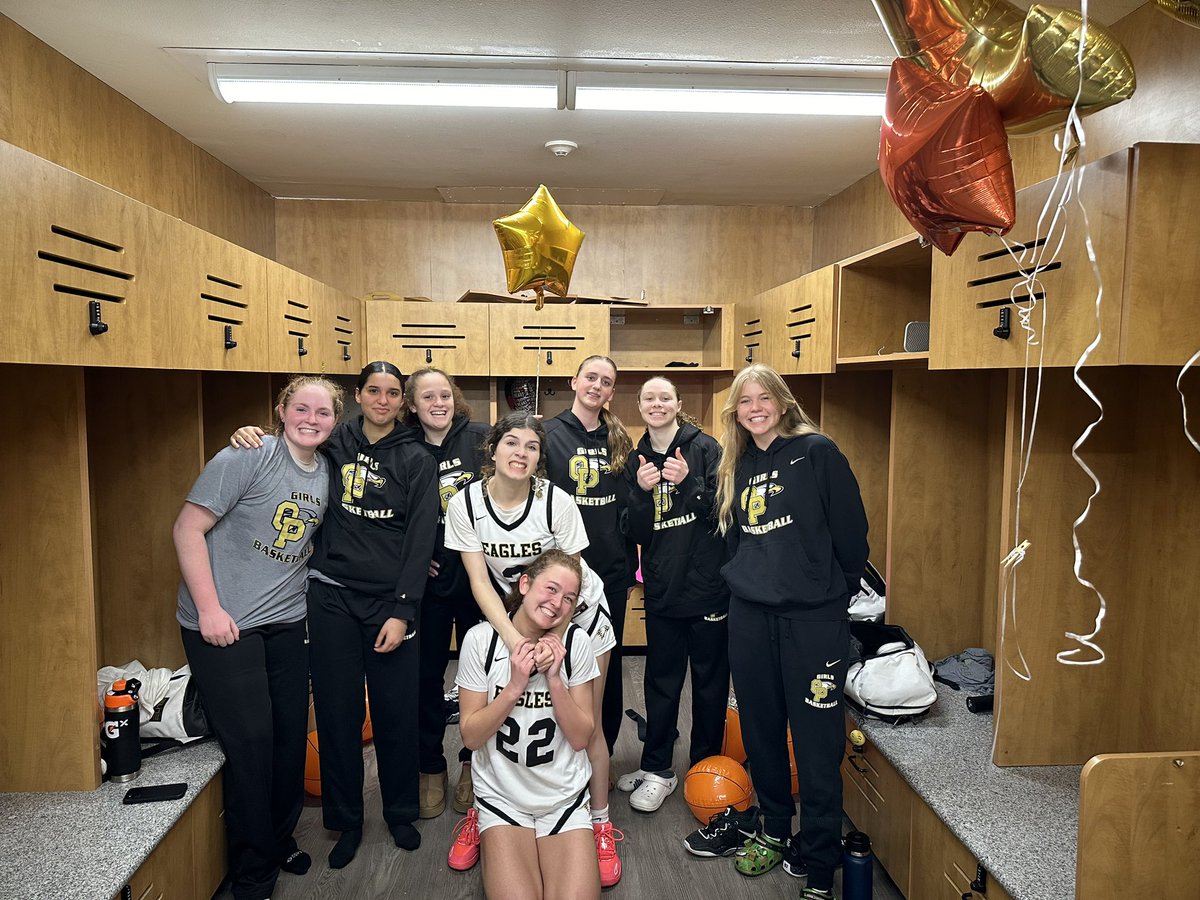 The Eagles 🦅 celebrated Senior Night with a win and a gym full of love at the bird cage! Happy Senior Night Lindsay Gould and Haiden Allread! Final Score 🏀 Oak Park -82 Moorpark - 33 The Eagles 🦅 will be on the road Thursday vs Camarillo! @OPathletics