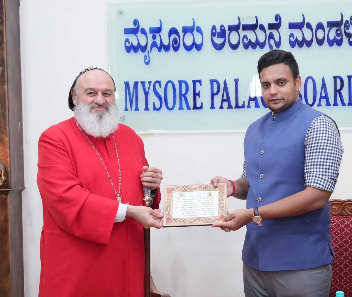 MorAphremII's tweet photo. I had the pleasure of meeting His Highness Yaduveer Krishnadatta
Chamaraja Wadiyar, Maharaja of Mysore, at the Mysore Palace. https://t.co/bf12iVlpek