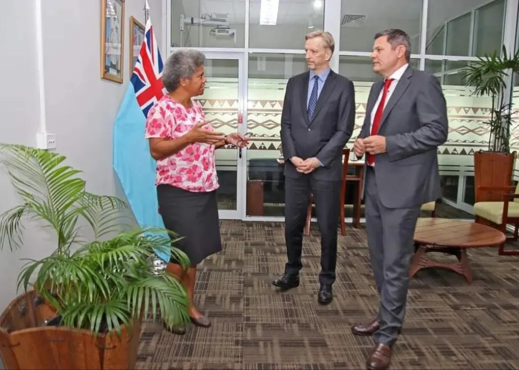 🇫🇯🤝🇨🇭 Assistant Minister for @Fiji_MOFA Hon. @lenoraqfj received a courtesy call from the non- resident Ambassador of 🇨🇭Switzerland to 🇫🇯 Fiji Mr. Viktor Vavricka and 🇨🇭 Special Envoy for the Pacific, Mr Emmanuel Bichet. 🇫🇯🤝🇨🇭 reaffirmed commitment to strengthen relations.