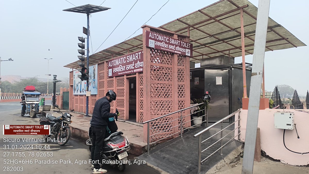 Etoilet between Taj Mahal West Gate and Agra Fort by Agra Smart City Limited ⁦@rituias2003⁩ ⁦@SBM_UP⁩ ⁦@SmartCities_HUA⁩ ⁦@smartcityagra⁩ #sicuro #swachbharat #etoilet