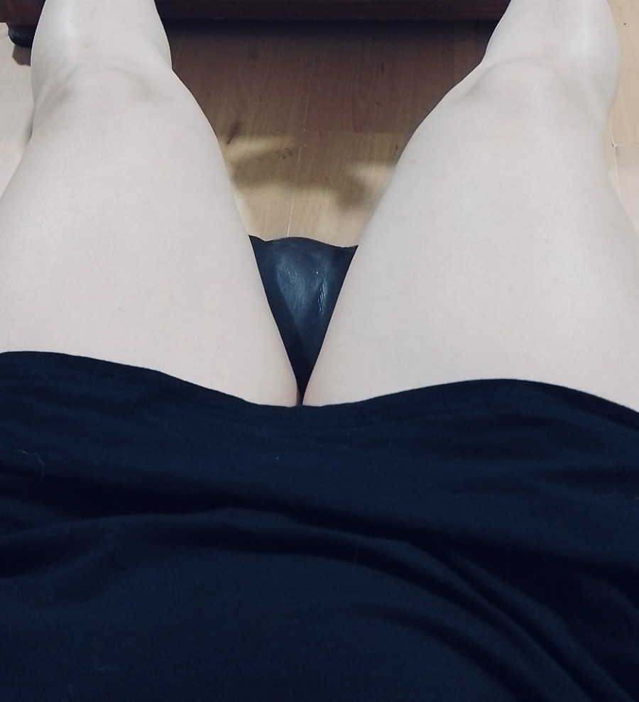 vanessapeluq's tweet photo. esta intenso el calor 🥵🥵 #piernas #muslos #entrepierna #caderas #sensual #sexy #caliente #humeda #cama #calor https://t.co/BMIhkF4YkF