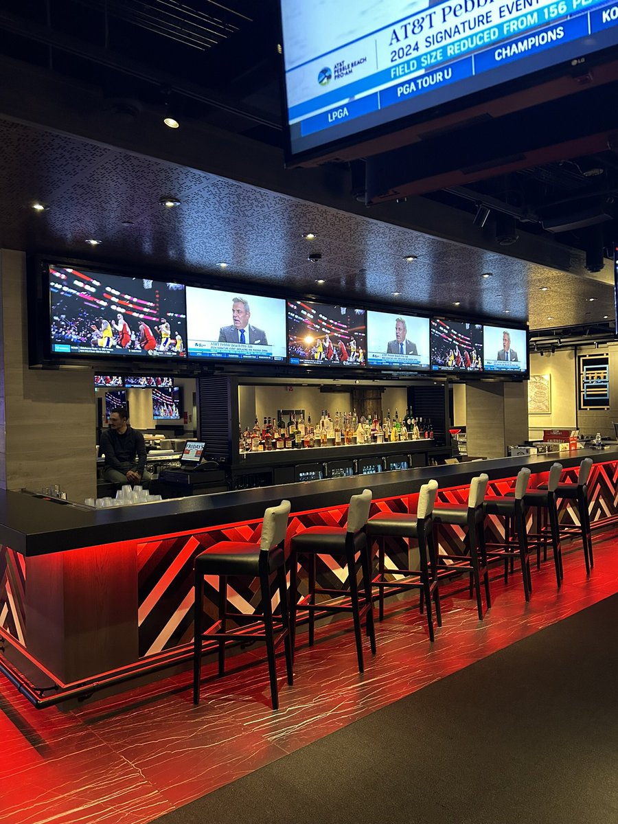 notl419's tweet image. Great to get out with @LesClefsdOrCAN - @lcdniagara region - toured @WyndhamHotels Fallsview - @TGIFridays Fallsview - @yukyuks Niagara Falls &amp;amp; @RuthsChris @ruthschrisnf - @LesClefsdOrIntl #YourKeyToNiagara #YourKeyToEverything