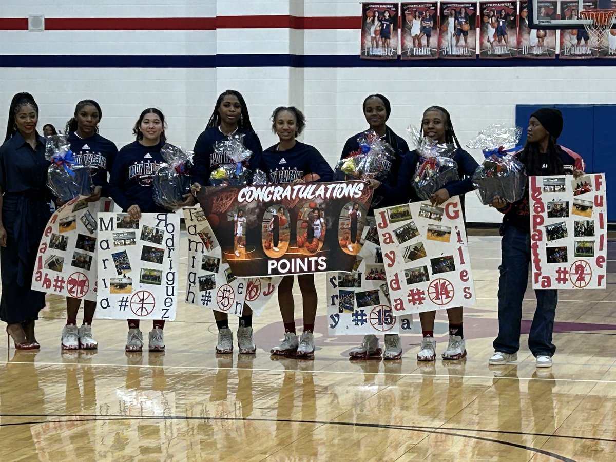 Senior Night was amazing!
1000 point career recognition surprise was so awesome! ❤️💙🏀 Thank you Coach @MisNeeNee5 @_aldinedavisGBB and my family & friends for the love and support. @DavisHS_AISD @Athletics_AISD @VypeCampus