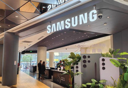 Samsung Perceives Tech Devices Demand Recovering in 2024

News: goo.su/LLge

#techdevices #demandrecovering #artificialintelligence #geopoliticalissues #demandforsilicongadgets #memorychips #crosstownrival #bandwidthmemory