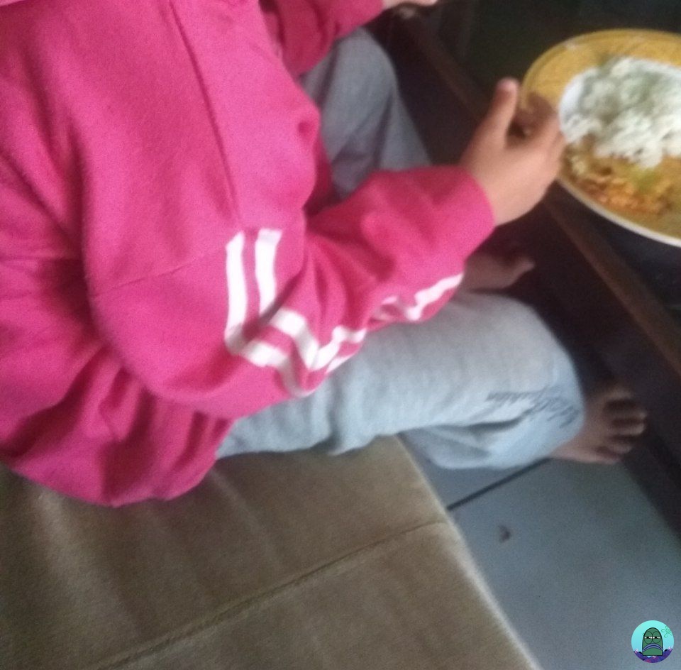 tanyakanrl's tweet photo. Marah bgt sm ibu, kek kl ga kerja tuh diem d rmh gausah klyuran, istirahat kerja plg ke rmh liat adek usia 5th jagain adek usia 11bln, mna blm mkn dr pagi njir, lgsg gue masakin telur. Pdhl udh dksh duit 20k, eh dicari duitnya gada, capek bgt 💚 https://t.co/61vcYHw8Yn
