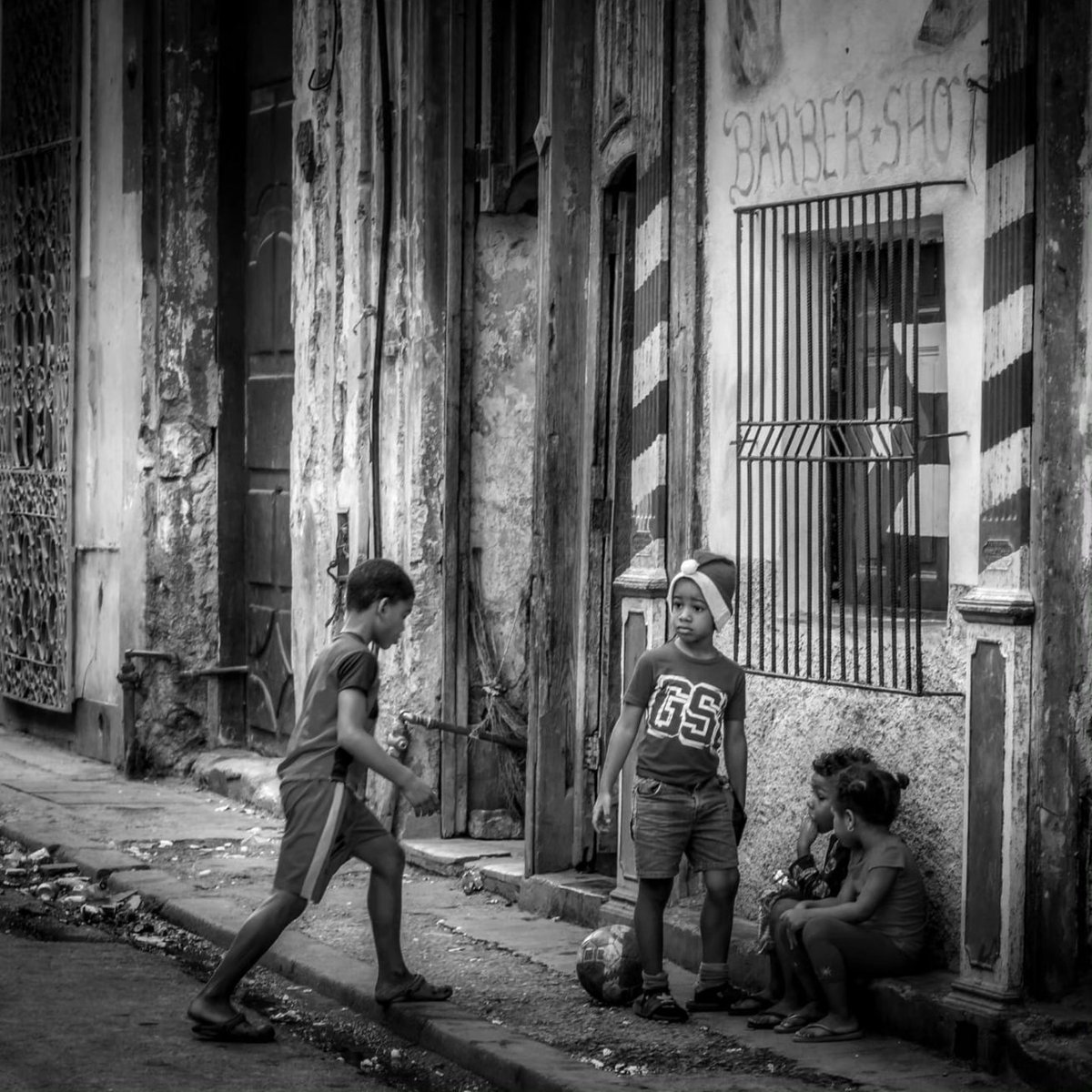 Cuba

#Cuba #streetphotography #blackandwhite #streetstories #canonphotography #streetphotographer #gente