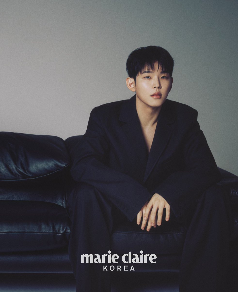 marieclairekr's tweet photo. 서로의 곡을 들으며 새로운 꿈을 꾼 두 남자. 그 음악적 소통이 담긴 싱글 #꽃이피는데필요한몇가지 발매를 앞두고 이들이 함께 #마리끌레르 카���라 앞에 섰다. 태국 배우이자 가수 #누뉴차와린 과 싱어송라이터 #폴킴 의 만남, 그 사적이고 진지한 순간. https://t.co/Mo1L78smSI