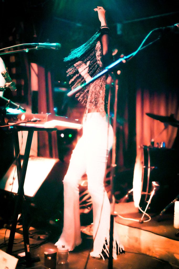 Desiree_Jordan's tweet photo. #NewProfilePic ✌🏽❤️🔥🫂 #KeepGoodMusicAlive
Beautiful shots by Ebonix33 (on IG) with The Four Quarters Band, at @madamsorgan ❤️🔥 https://t.co/OvCshQssC6
