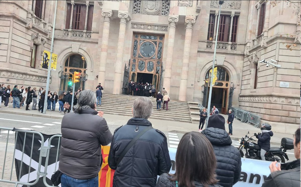 🏛 Vist per sentència el judici als 4 bagencs <a href="/Bllibertat/">Bagencs per la Llibertat</a> 

❌La fiscalia demana 7 anys de presó per cap, sota l'única prova de la declaració d'uns Mossos parcials. La Generalitat, malgrat que els agents ja van cobrar indemnitzacions en un altre procés, demana un any de presó.
