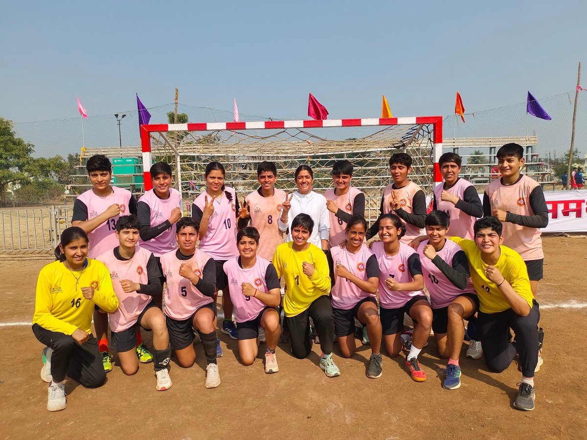 RajHandballAsso's tweet photo. Congratulations to our champs🤾🤾✌️✌️🎊💪 who reached the finals of the 35th Federation Cup Men's and Women's Handball Championship 2024 in Sangli (Maharashtra). Congratulations team Rajasthan State Handball Association ✌️🤾 https://t.co/Nl79zo9XVZ