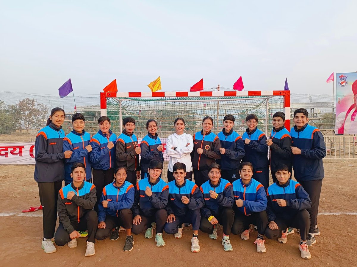 RajHandballAsso's tweet photo. Congratulations to our champs🤾🤾✌️✌️🎊💪 who reached the finals of the 35th Federation Cup Men's and Women's Handball Championship 2024 in Sangli (Maharashtra). Congratulations team Rajasthan State Handball Association ✌️🤾 https://t.co/Nl79zo9XVZ