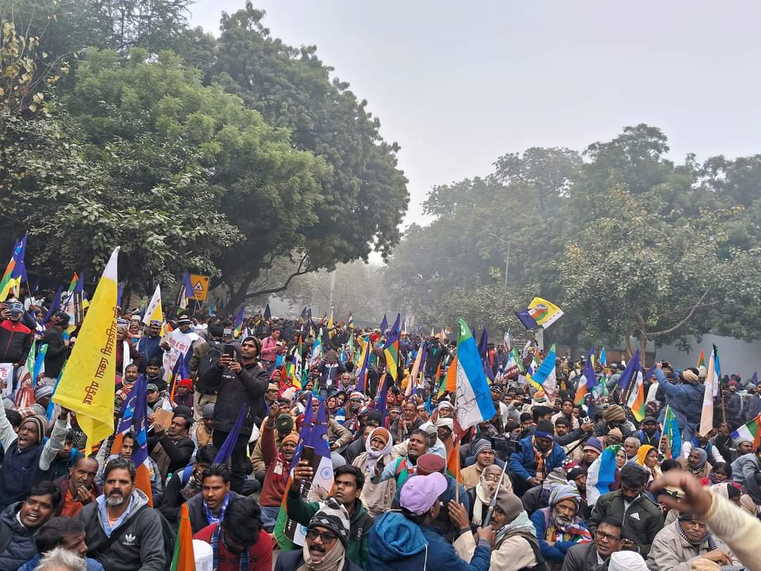 मूलनिवासी बहुजनों की अब यही आवाज चुनाव आयोग EVM से चुनाव करवाना बंद करे और बैलेट पेपर से चुनाव करवाना अब शुरू करे। 

#चुनाव_आयोग_पर_महामोर्चा