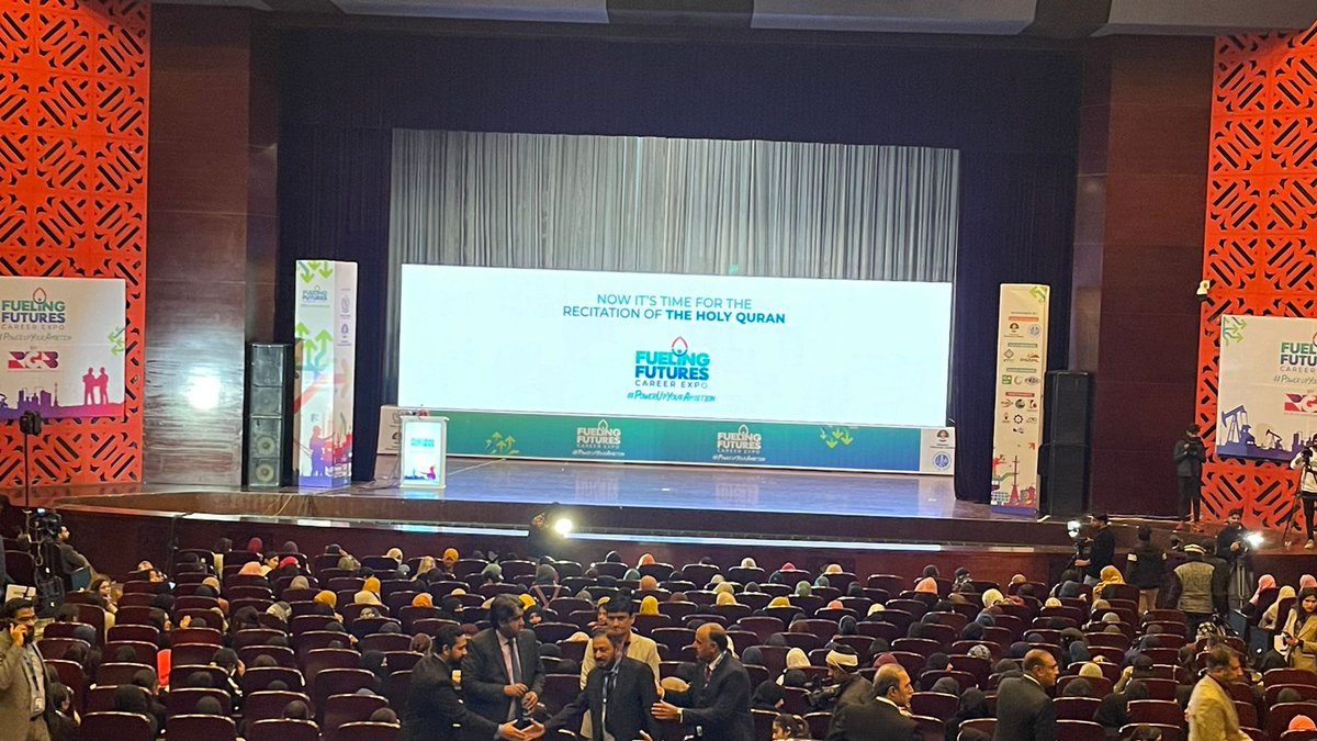 ogdclofficial's tweet photo. “Applied Knowledge is power”. Kickstarting the Fueling Futures Career Expo! OGDCL is here to showcase its dedication towards enabling the future of Pakistan! #PowerUpYourAmbition #EnablingFuture #OGDCL @Official_PetDiv https://t.co/LzXWkYzBCU