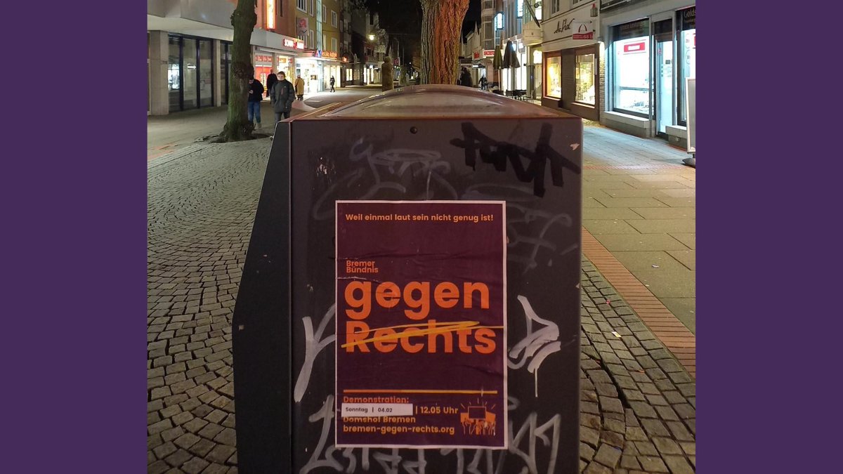 #Bremen, ihr seit toll! Aus den verschiedensten Teilen Bremens erreichen uns Bilder von Plakaten die zur Demo gegen #Rechts am Sonntag aufrufen. Von Schaufenstern, von Plakaten die in Autos innen an der Scheibe befestigt wurden oder wie dieses hier, (1/6)
