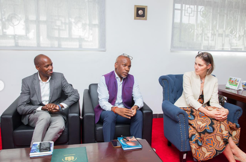 UNICEFTanzania's tweet photo. #KwaKilaMtoto, lishe bora🥦
Jana mwakilishi wa @UNICEFTanzania, Bi Elke Wisch amekutana na Waziri wa Kilimo, Mhe @HusseinBashe kuhusu ushirikiano katika kuboresha suala zima la lishe nchini. Kwa pamoja tunaweza kuhakikisha watoto wanakuwa na mwanzo bora kupitia lishe bora https://t.co/y4fSNz2ALx