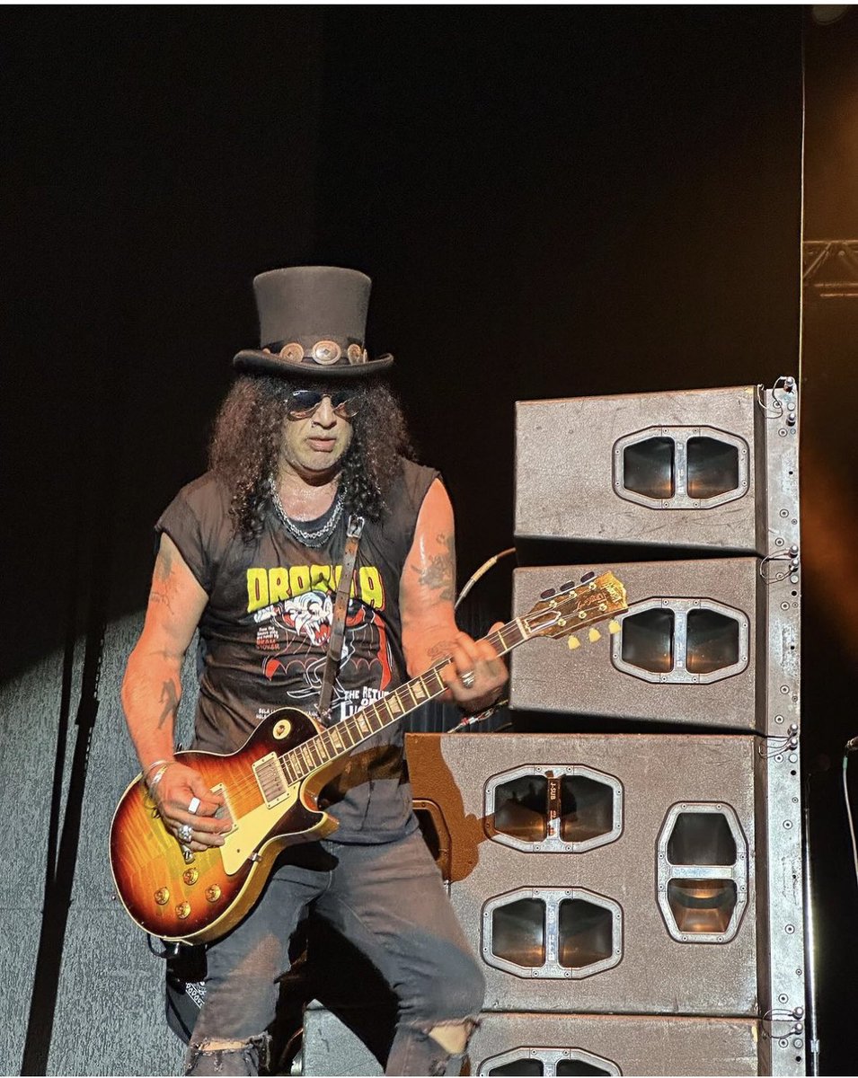 All_about_SLASH's tweet photo. From the gig in #Brazil #Belohorizont #arenahall #theriverisrisingtour #2024 #SMKC #Slash #myleskennedy #toddKerns #frankSidoris #brentfitz #rnfnr #slashnews 
📸 @mauricio_m_ribeiro https://t.co/FQaVnwZyZ4