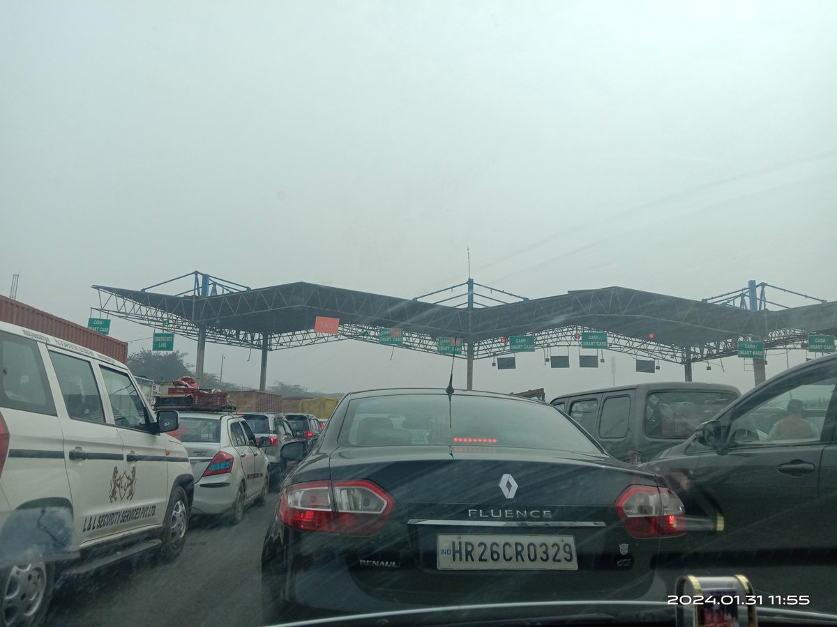 BrarNitin's tweet photo. @nitin_gadkari @OfficeOfNG @cmohry @mlkhattar 

Faridabad toll par 30 se jaam lgaga hua hai https://t.co/VPNg0oK9Cp