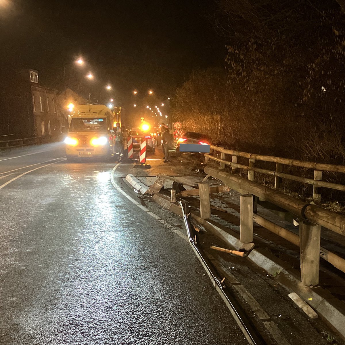 WIS_Limburg's tweet photo. Op de #N278 in Lemiers heeft zojuist een eenzijdige aanrijding plaatsgevonden. De bestuurder is onderzocht door het ambulancepersoneel en de auto is geborgen. Onze calamiteitenaannemer is onderweg om de geleiderail te verwijderen🔨⚠️ ^Wis Joep/Paul @RWSverkeersinfo https://t.co/XQ8IsqeiDp