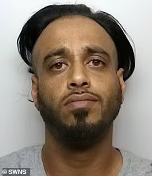 DamienRieu's tweet photo. Le Daily Mail révèle qu'au moins 11 membres des gangs musulmans de Rotherham, en Angleterre, ont été discrètement libérés après avoir purgé seulement la moitié de leur peine ou seront bientôt libérés. Des centaines de filles anglaises ont été violées et abusées sexuellement pendant des années.
(Via @MrAndyNgo)
https://t.co/AxGXtq0dZW