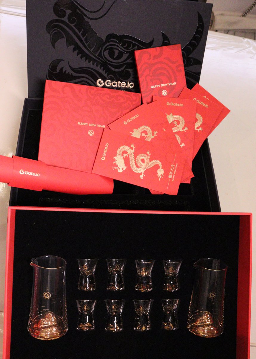 新年将至 谢谢朋友们陆续寄来的礼物和祝福 暖暖的很贴心🤣
告诉我 你们想要图几👀 https://t.co/xwz0X6NLpK