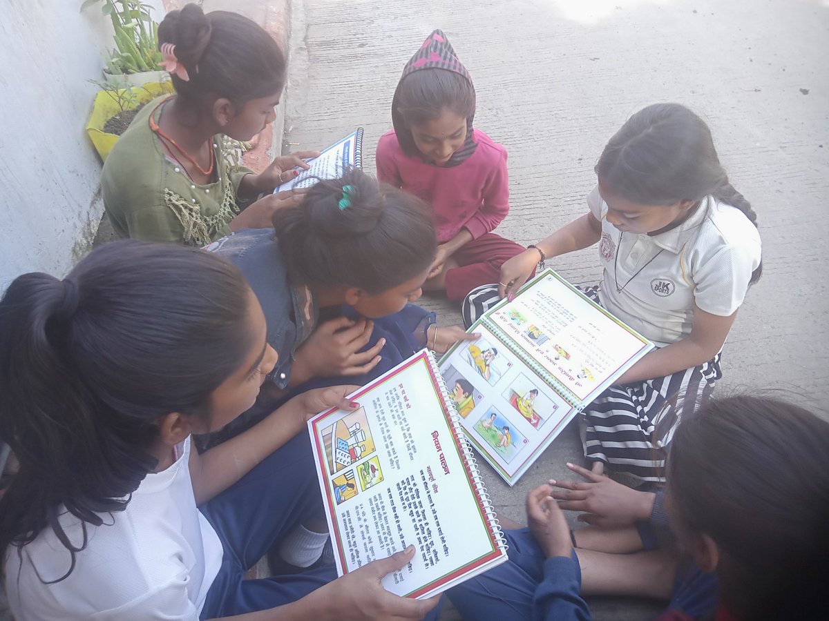 SheetalVermasy's tweet photo. #Familyhealthindia
To make children aware from malaria dengue visited urban area,Rahul Gandhi Nagar Indore dist.M.P.
#Malariafreeindia
#Dengue
@HimanshuJayswar 
@Daulat780Patel 
@sksomya 
@rajesh_amh 
@santoshbhargav2 
@Avdheshsingh_ https://t.co/AhtyvMdKFT