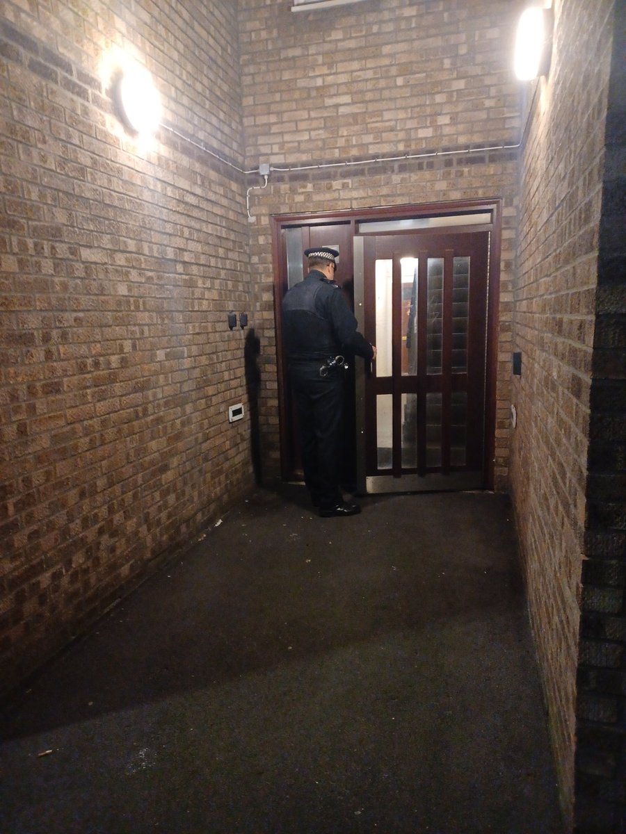 MPSBarkDag's tweet image. Officers from #BarkingTCLL1 on patrol around Bateman and Heenan Close for the closure order in place #closureorder #patrol