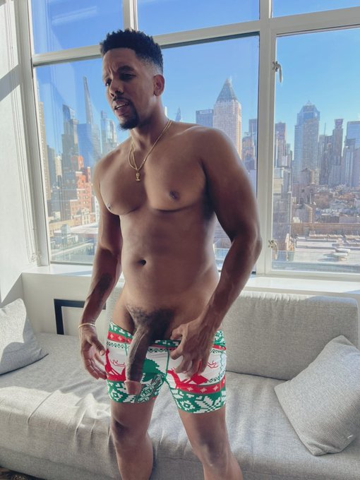 I&rsquo;m trynnna go to New York again 😌 fun times&hellip; kinda lol https://t.co/lk2jg0DuBX