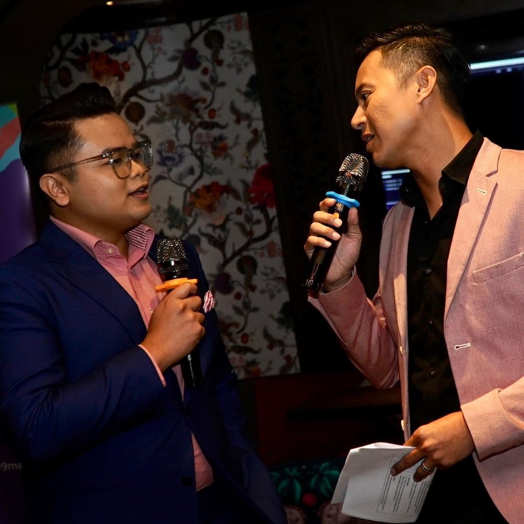 tv9malaysia's tweet photo. Kemeriahan yang tidak dapat digambarkan! Begitulah perasaan mereka ni semua apabila mengacara #NasiLemakKopiO!
Sidang Media NLKO yang sedang berlangsung di De.Wan 1958 By Chef Wan petang ini.
#NLKO #TV9Malaysia https://t.co/o5bXjNSzao