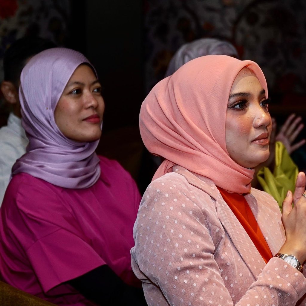 tv9malaysia's tweet photo. Kemeriahan yang tidak dapat digambarkan! Begitulah perasaan mereka ni semua apabila mengacara #NasiLemakKopiO!
Sidang Media NLKO yang sedang berlangsung di De.Wan 1958 By Chef Wan petang ini.
#NLKO #TV9Malaysia https://t.co/o5bXjNSzao