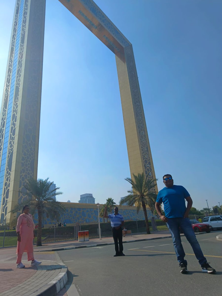 rohitsonu's tweet photo. #Dubai ❤️😊😎 https://t.co/HbEAkGYgT4