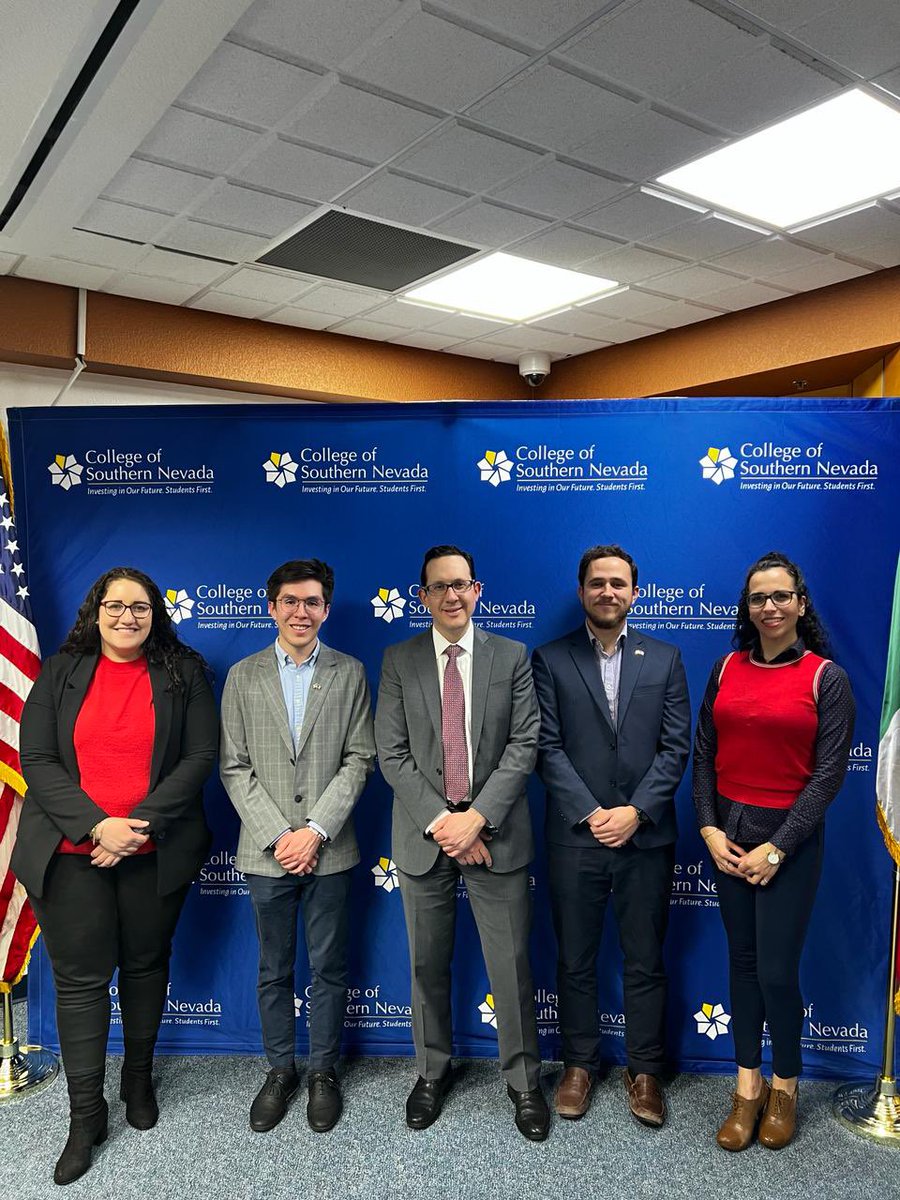 JulianEscutia's tweet photo. Estoy muy agradecido con el Dr. Federico Zaragoza @CSNPresident y su equipo por la amistad y trabajo conjunto durante los últimos años. La Ventanilla de Oportunidades Educativas operada por @CSNCoyote en @ConsulMexLvn ha sido un sido un éxito en beneficio de nuestra gente. https://t.co/UGNMVbAuHZ
