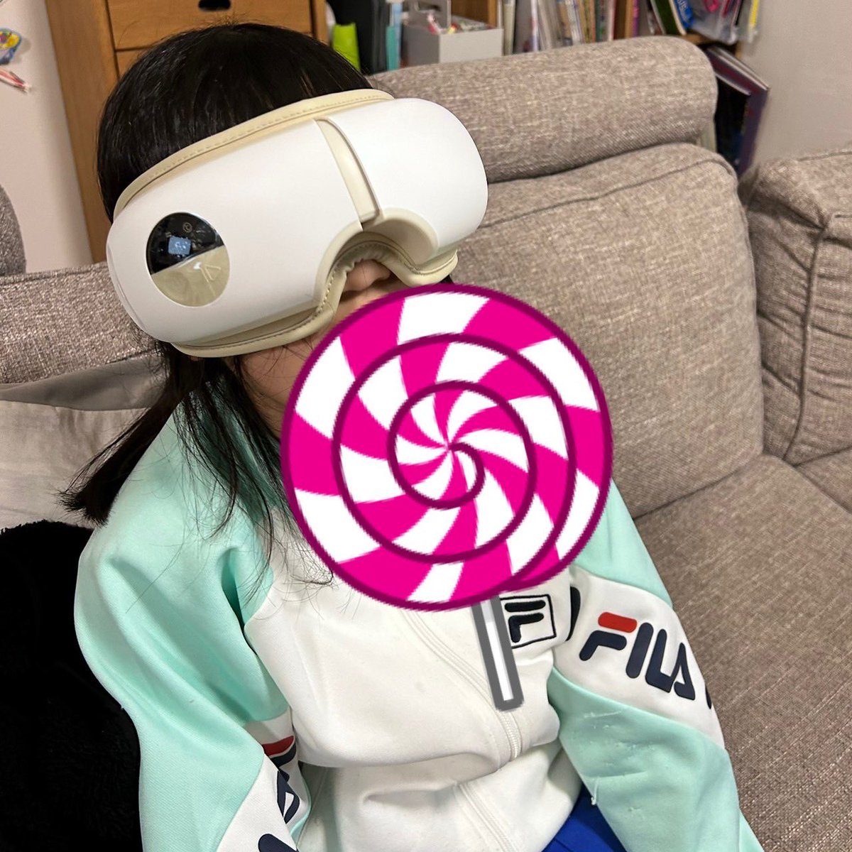 tapp_creation's tweet photo. #あお区 のあおくさんからプレゼント来たー✨✨
入会ノベルティの"しおり"とビンゴ大会で当てたアイマスク👀

早速、娘ちゃん装着感を確認w

先週から色々と大変な時期で体調も気分も沈んでいる時に来たプレゼント🎁

大切に使います♡ https://t.co/ebmxTRCvHi